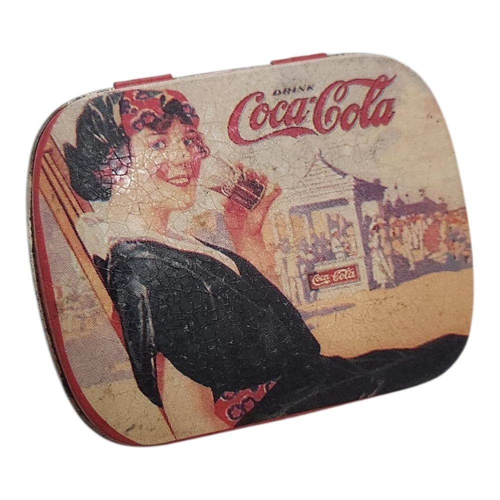 Vintage 1994 Coca-Cola‎ Small Hinged Tin Bristolware Beach Scene Red 66010-9